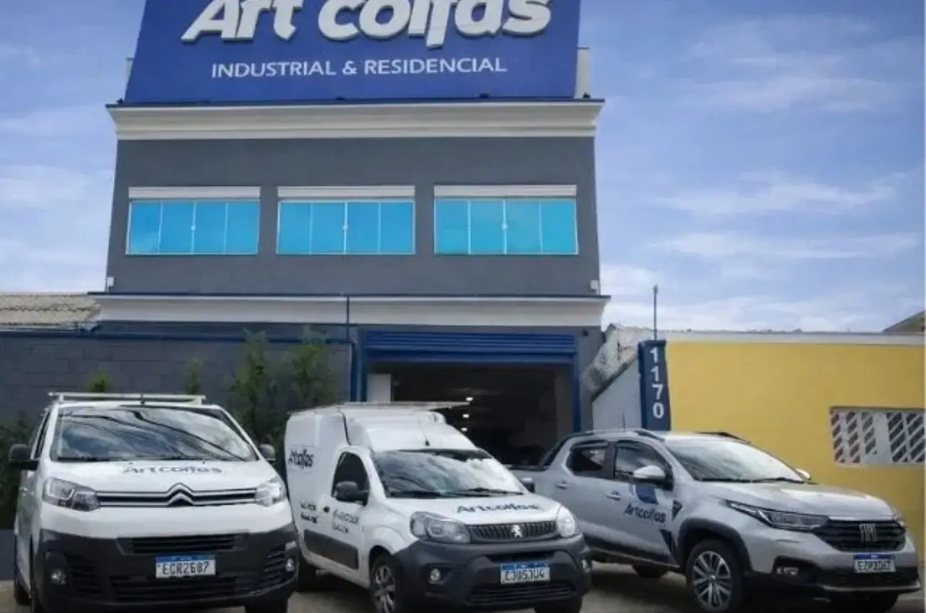 Fachada da fábrica da Art Coifas Parrilla.